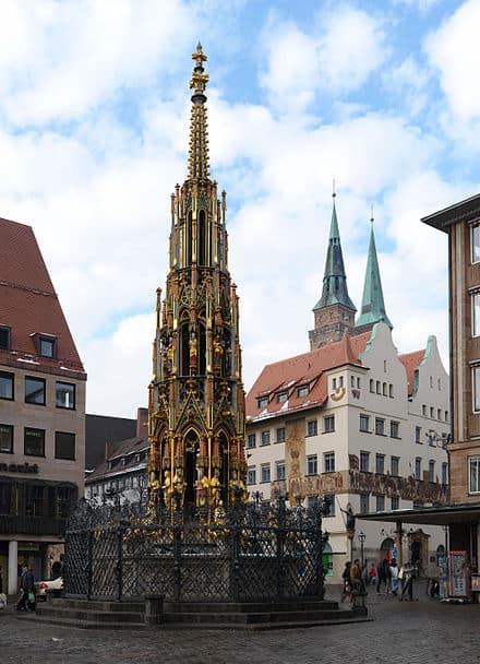 440px Nuernberg schoener Brunnen gp