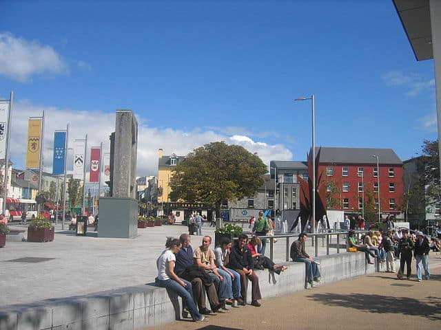 640px An Fhaiche Mhór Gaillimh Eyre Square Galway