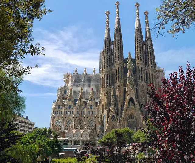 sagrada familia 552084 640